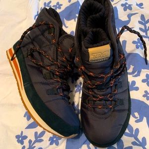 Teva lace-up hiking sneakers
